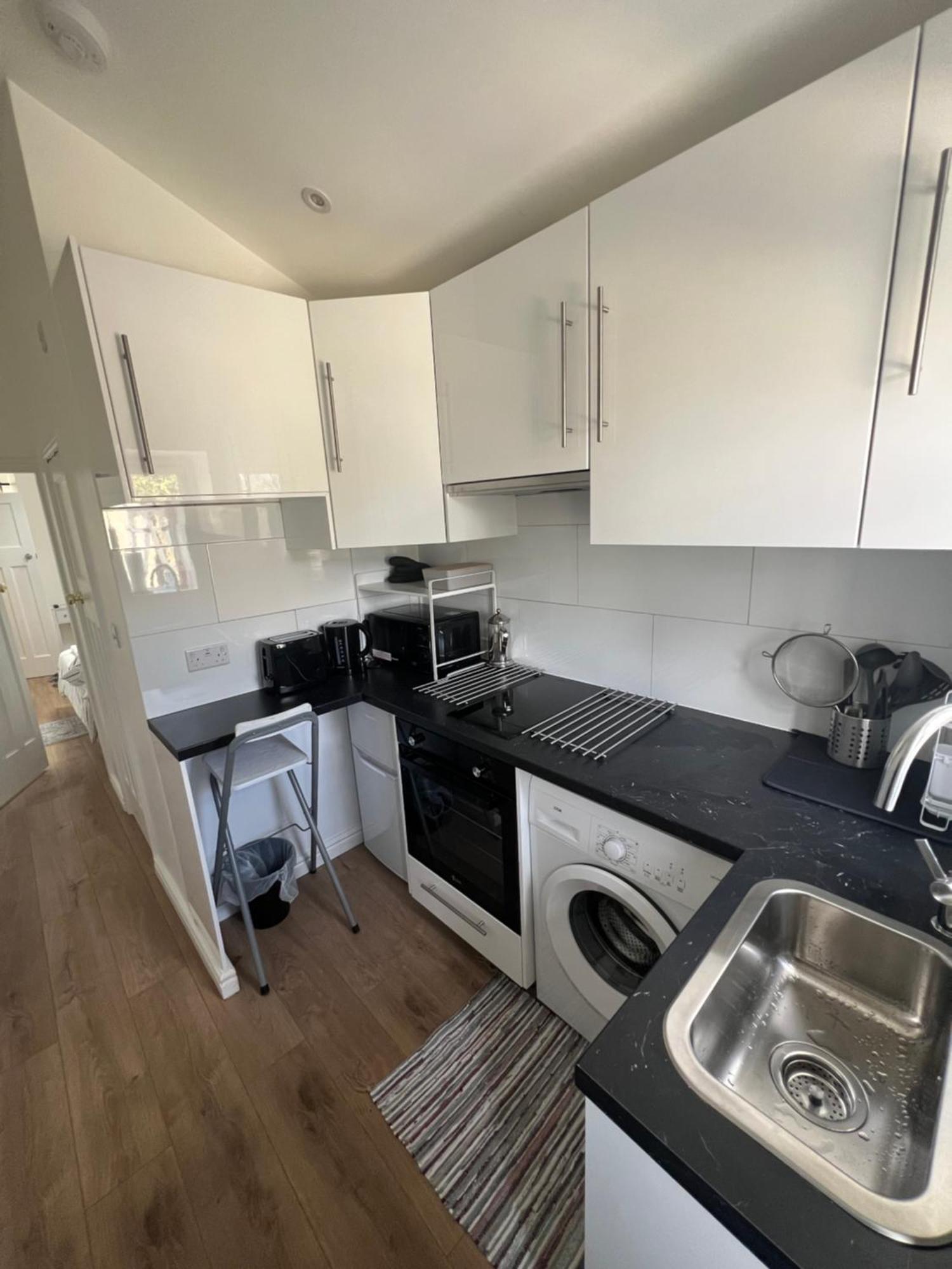 Cosy Studio Apartment, Flat In London Чизълхърст Екстериор снимка